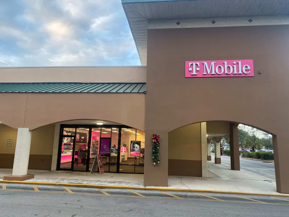 Exterior photo of T-Mobile store at S Federal Hwy & Virginia, Fort Pierce, FL