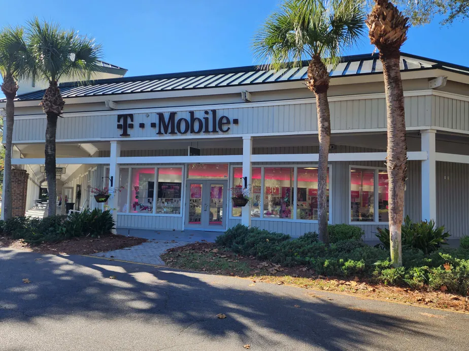 Exterior photo of T-Mobile Store at Wm Hilton Pkwy & Queens Way, Hilton Head, SC 