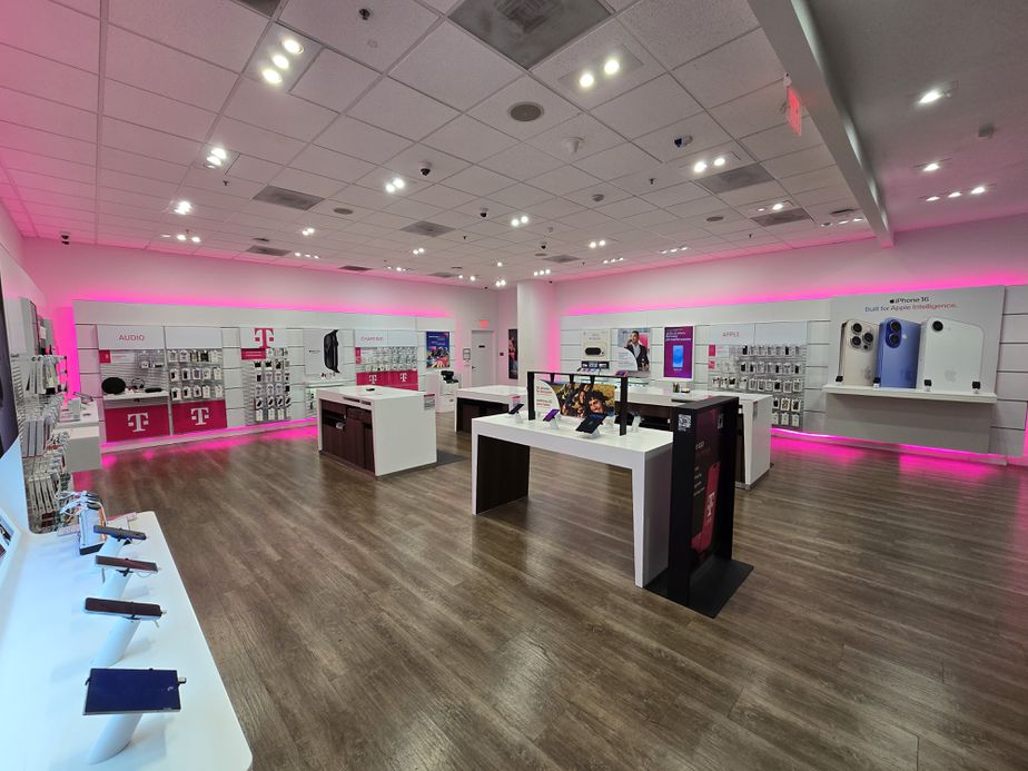 Interior photo of T-Mobile Store at Oakridge Mall, San Jose, CA