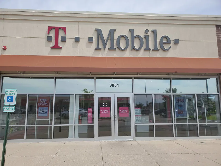 Exterior photo of T-Mobile store at Rt 120 & Rt 43, Waukegan, IL