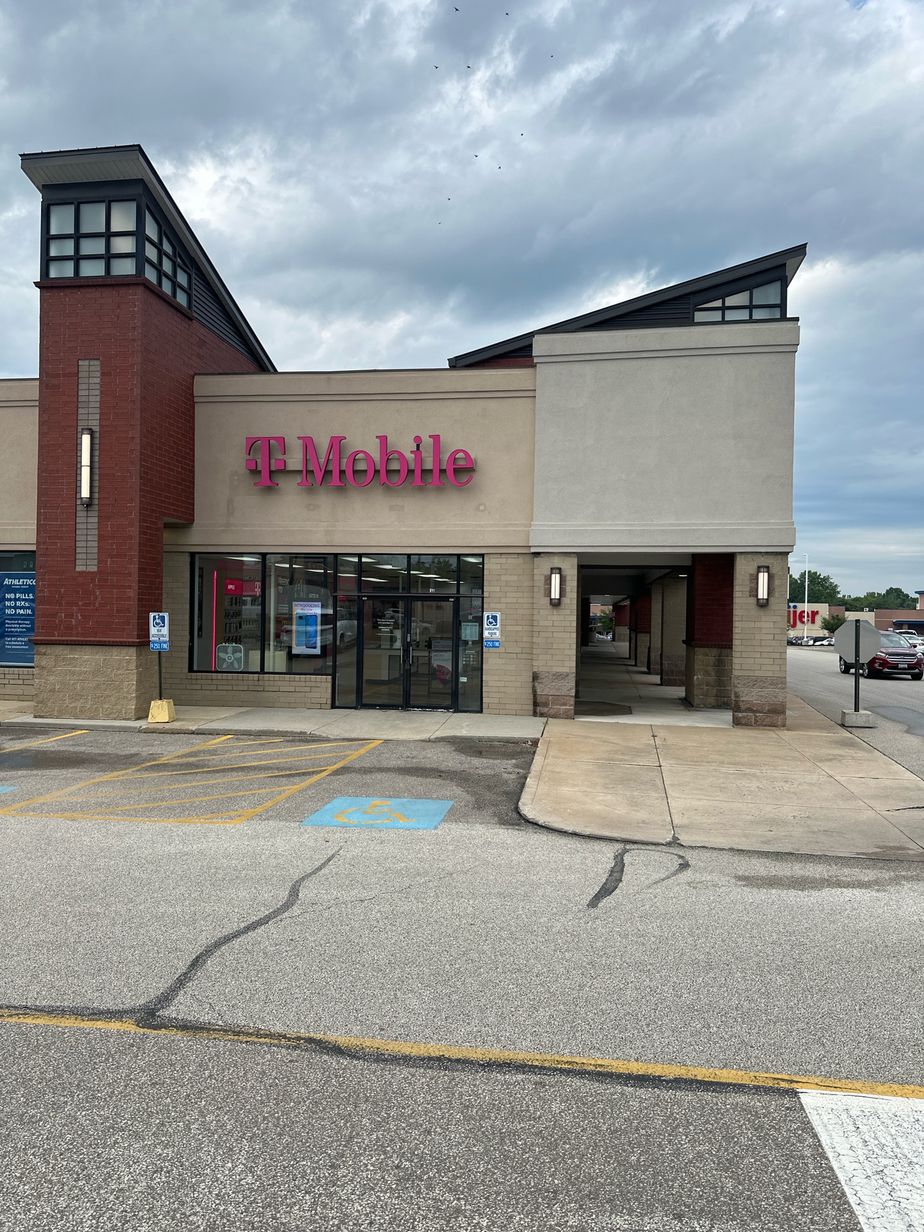 Exterior photo of T-Mobile Store at Kent Rd & Fishcreek Rd, Stow, OH