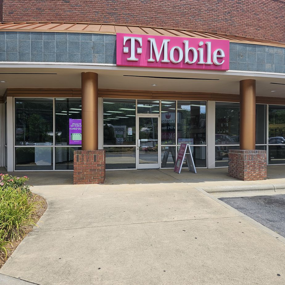 Exterior photo of T-Mobile Store at Hendersonville Rd & Gerber Rd, Asheville, NC