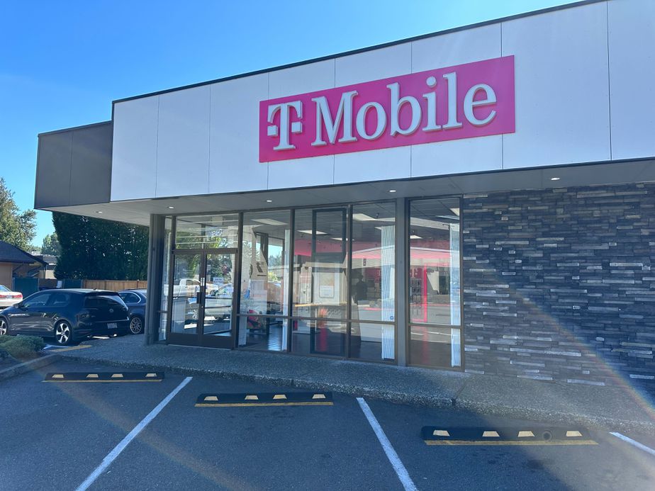 Exterior photo of T-Mobile Store at Bothell Way & 191st, Bothell, WA