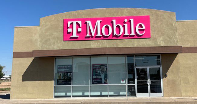  Exterior photo of T-Mobile Store at Main & Pine Lodge, Roswell, NM 