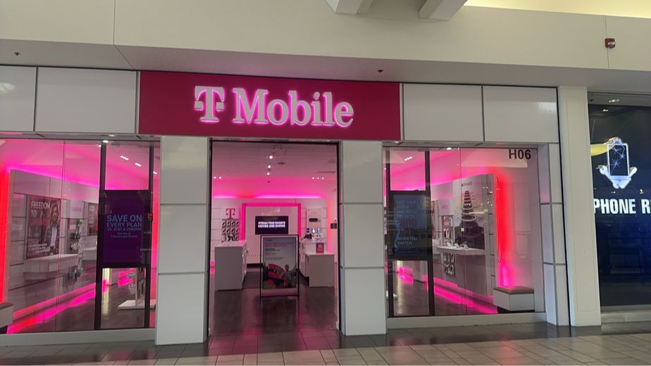 Exterior photo of T-Mobile Store at Cielo Vista Mall, El Paso, TX