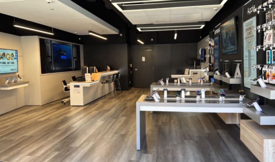 Branson - Landing 8550 Inside Store.jpg