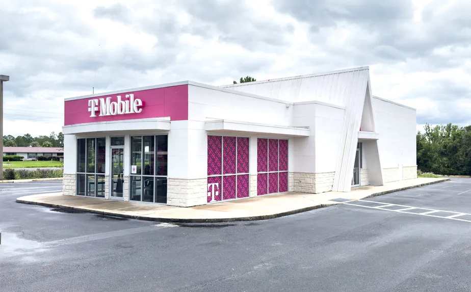 Exterior photo of T-Mobile Store at US 301 & Walmart Way, Starke, FL 