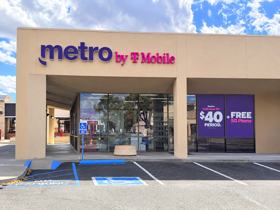Metro by T-Mobile 2225 Wyoming Blvd NE - 2225 Wyoming Blvd NE 