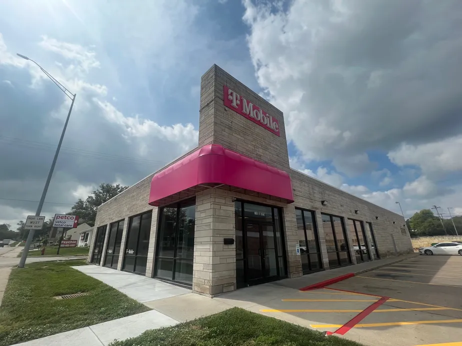 Exterior photo of T-Mobile Store at 48th St & O St, Lincoln, NE