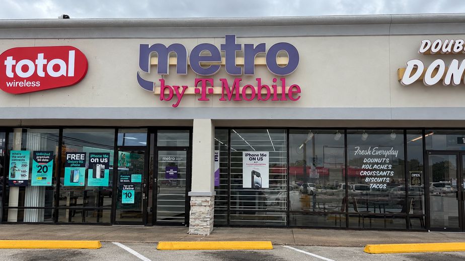 Metro by T-Mobile 18 Uvalde Rd - 18 Uvalde Rd 