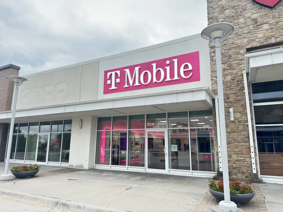  Exterior photo of T-Mobile Store at L Street Marketplace, Omaha, NE 