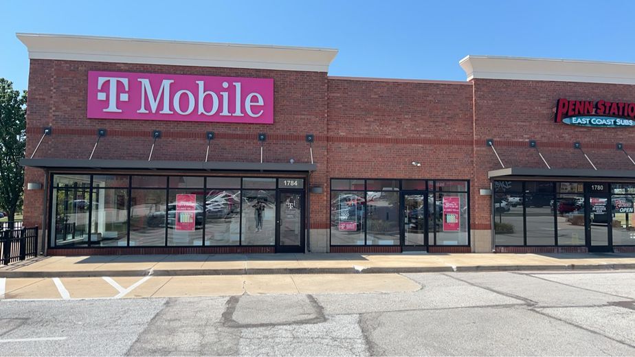 Exterior photo of T-Mobile Store at Wentzville Parkway & I-70, Wentzville, MO