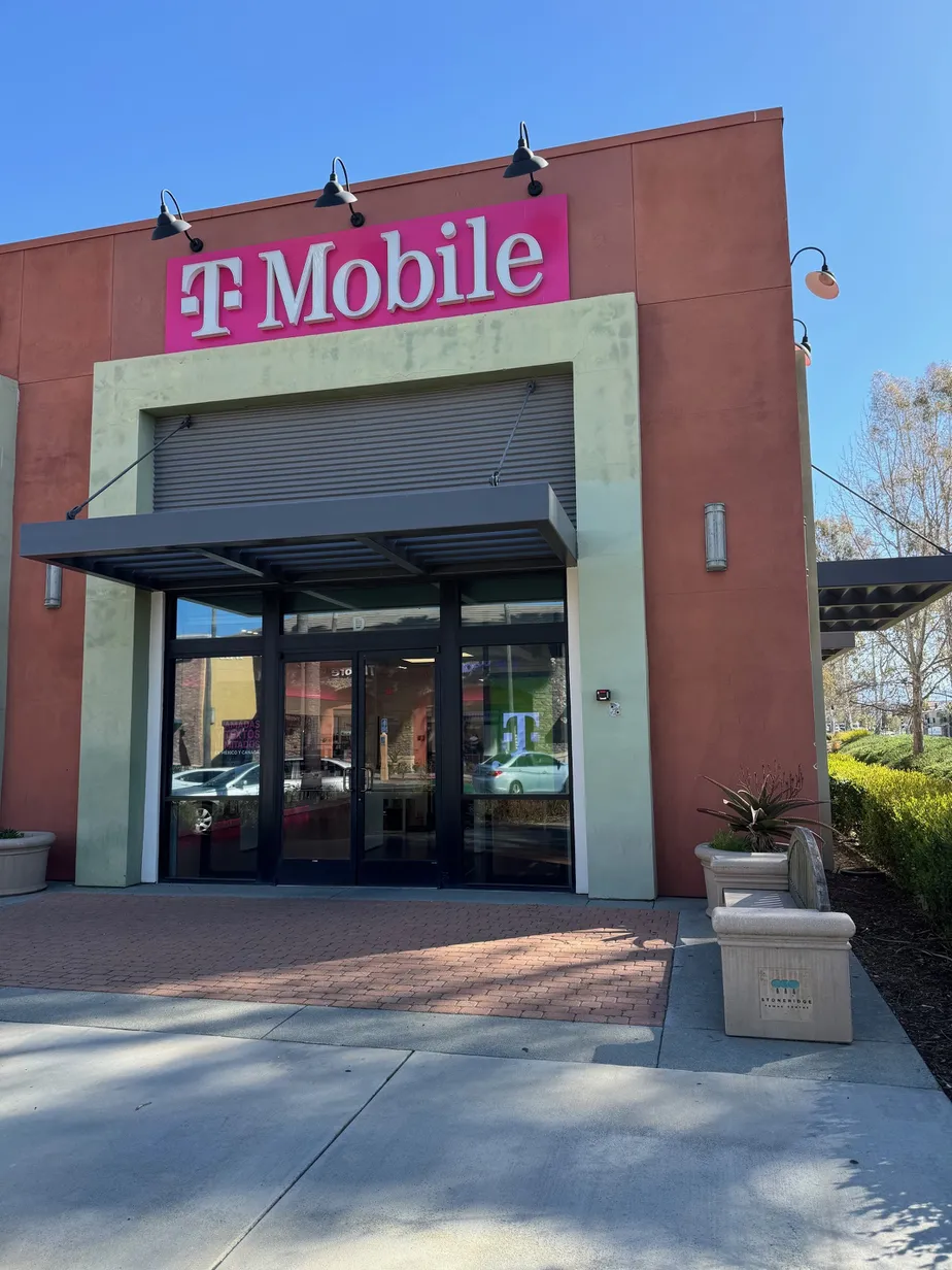  Exterior photo of T-Mobile Store at Hwy 60 & Nason, Moreno Valley, CA 