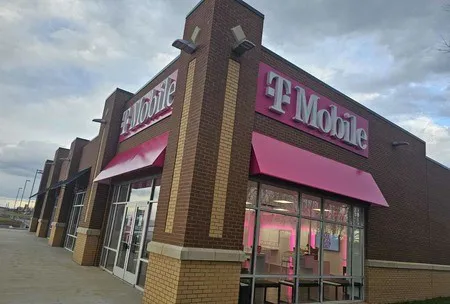  Exterior photo of T-Mobile Store at Fort Campbell & Thompsonville, Oak Grove, KY 