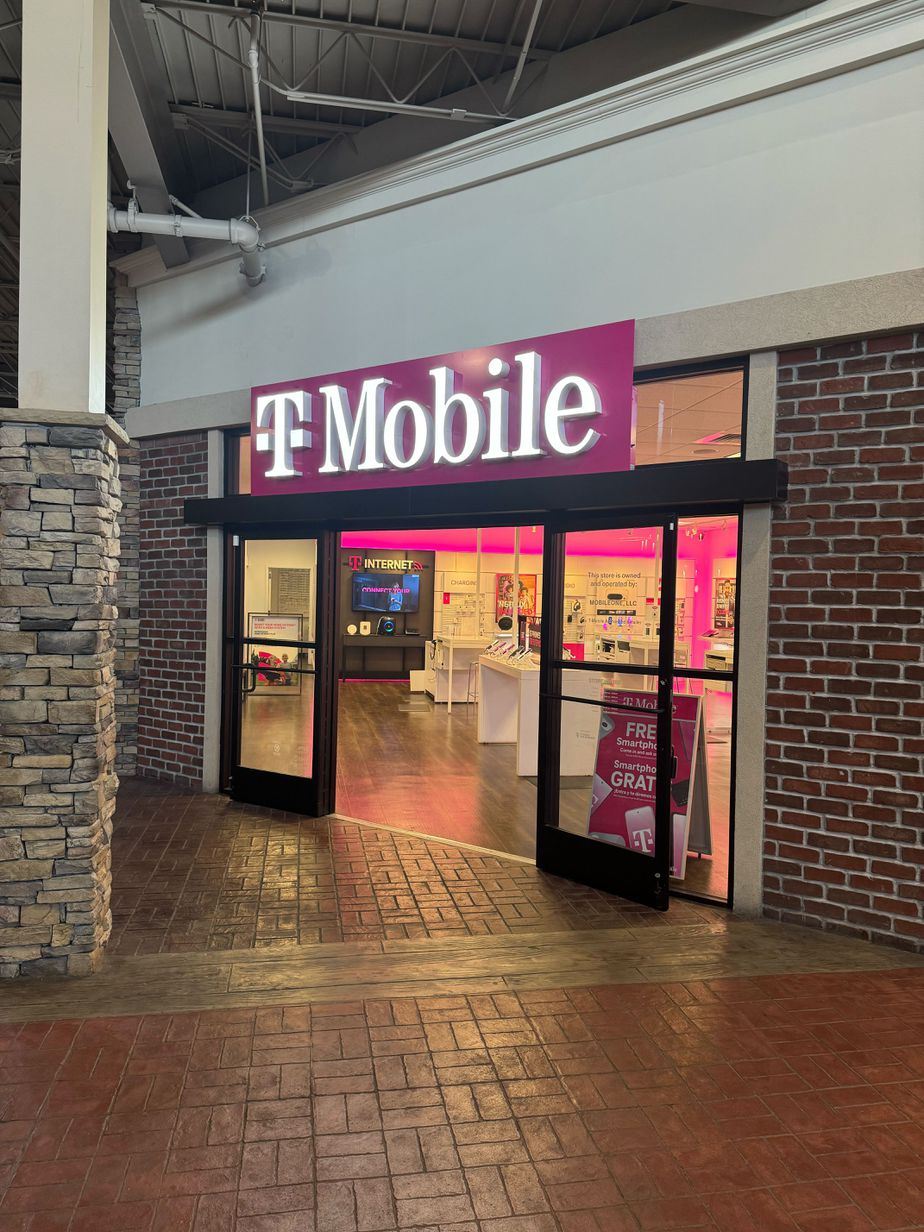Exterior photo of T-Mobile Store at Valley Fair, West Valley, UT