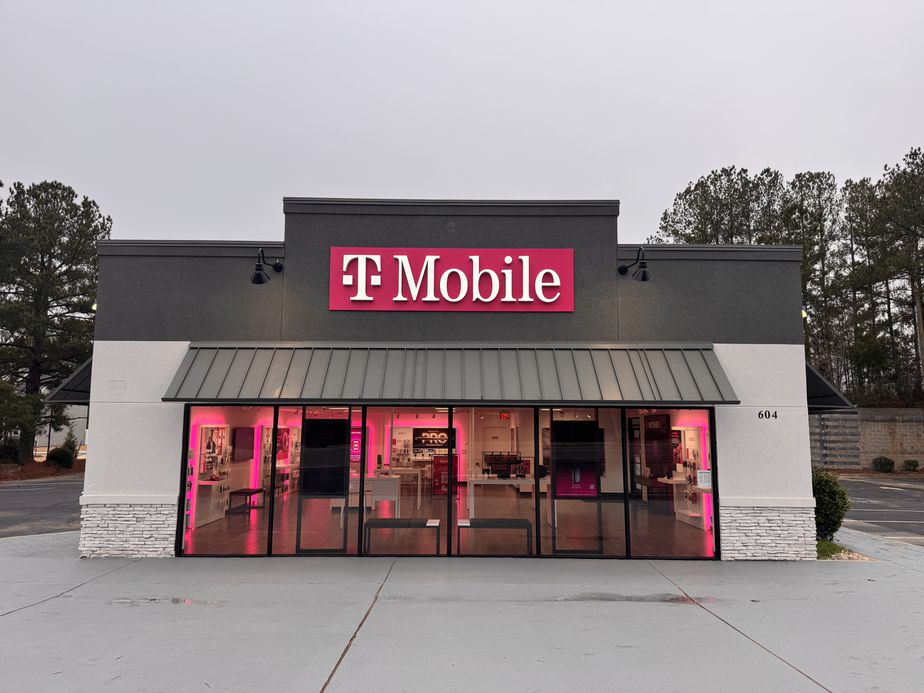 Exterior photo of T-Mobile Store at Liberty & McFarland, York, SC
