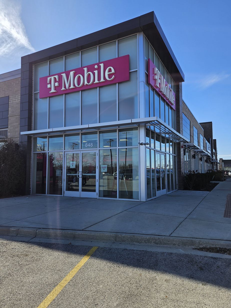 Exterior photo of T-Mobile Store at Milwaukee Ave & Deerfield Pkwy, Buffalo Grove, IL