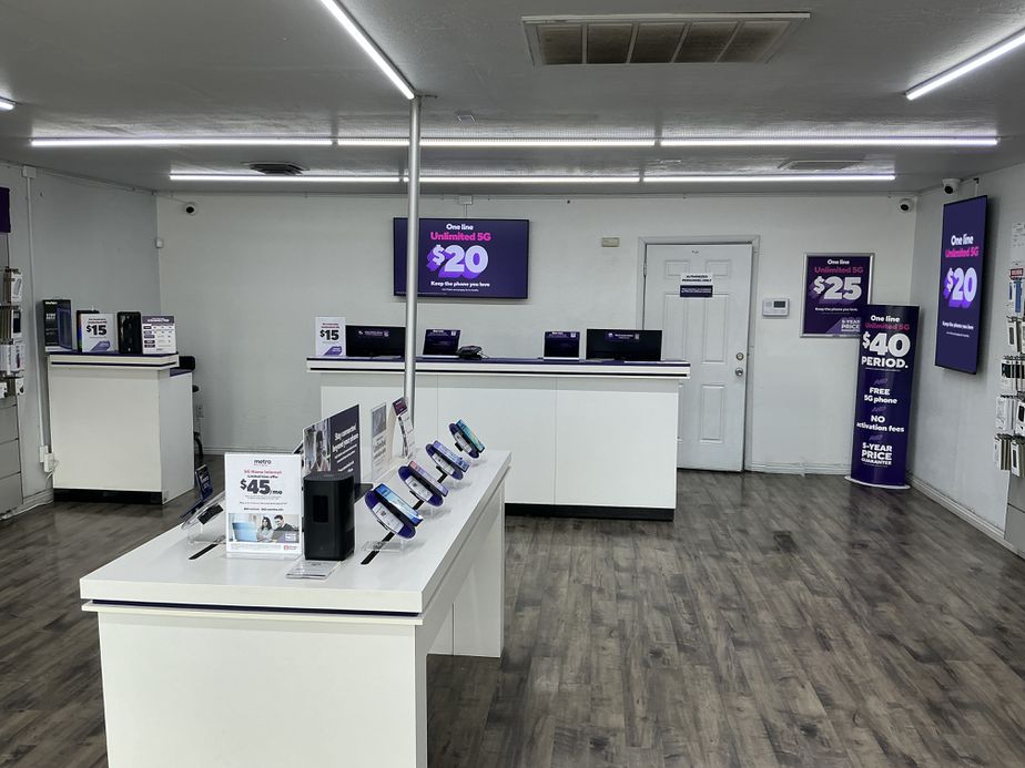 Metro by T-Mobile 375 S Arizona Ave - 375 S Arizona Ave 