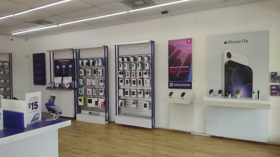Metro by T-Mobile 11338 Chimney Rock Rd - 11338 Chimney Rock Rd 