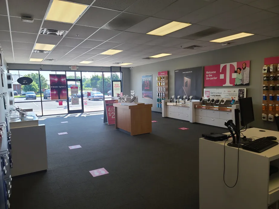  Interior photo of T-Mobile Store at Garnett Rd & N 111th Ave E, Owasso, OK 