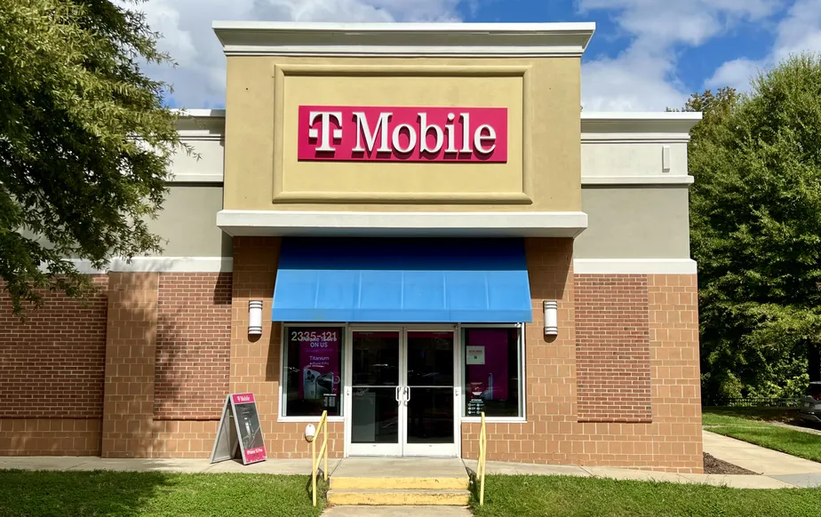  Exterior photo of T-Mobile Store at Matthews Township Pkwy, Matthews, NC 
