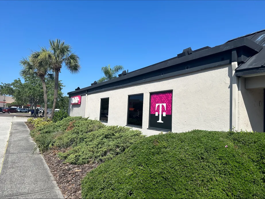  Exterior photo of T-Mobile Store at Memorial & Hillsborough, Tampa, FL 