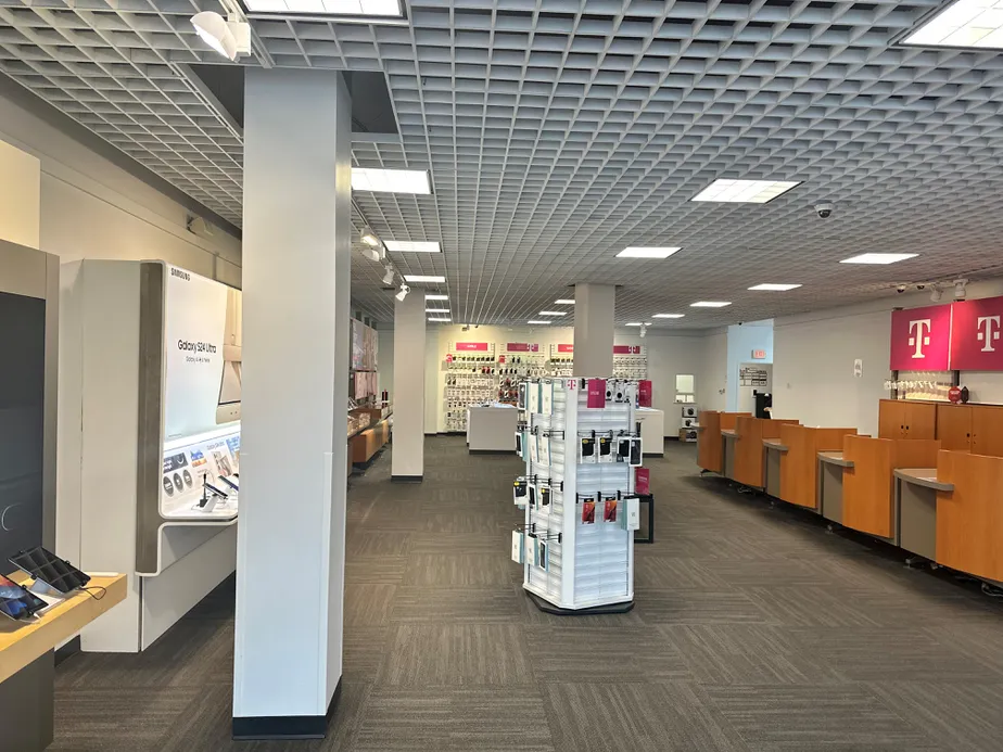  Interior photo of T-Mobile Store at Burlington Square, Burlington, MA 