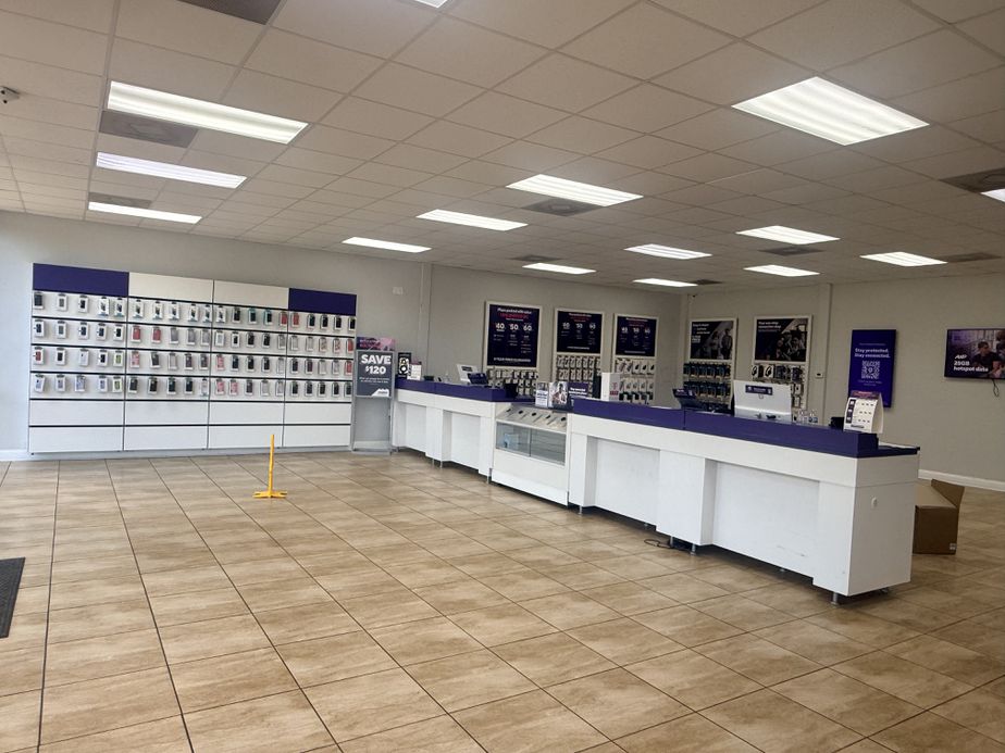 Metro by T-Mobile 4222 S Claiborne Ave - 4222 S Claiborne Ave 