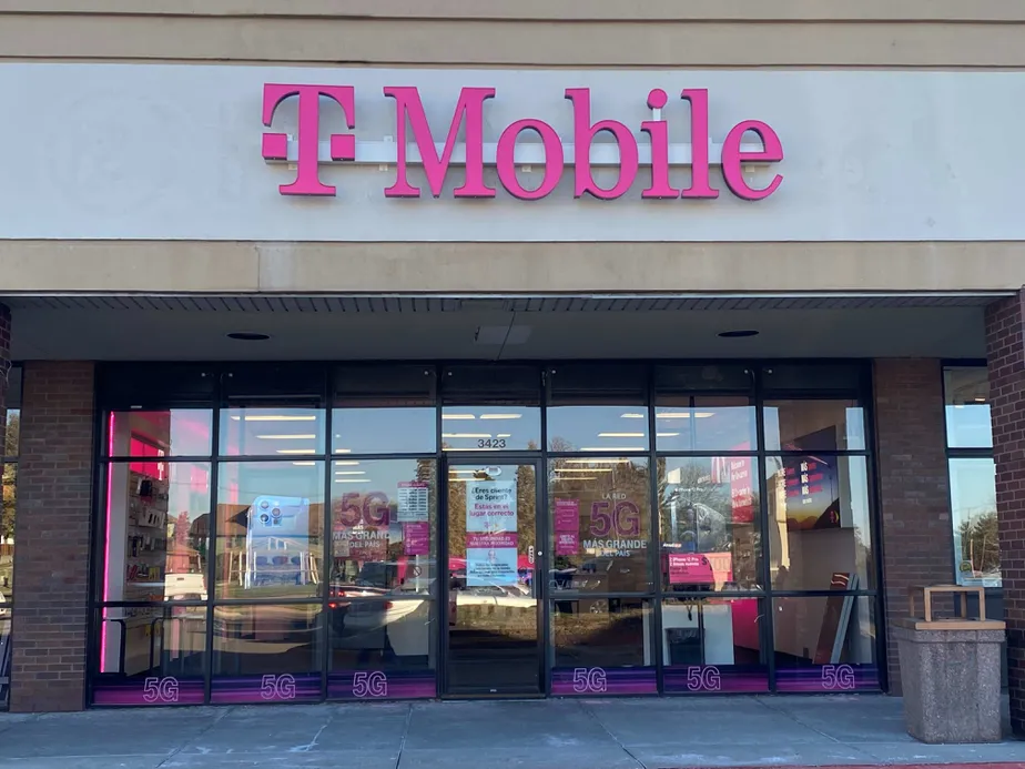 Exterior photo of T-Mobile store at L St & S 34th St, Omaha, NE