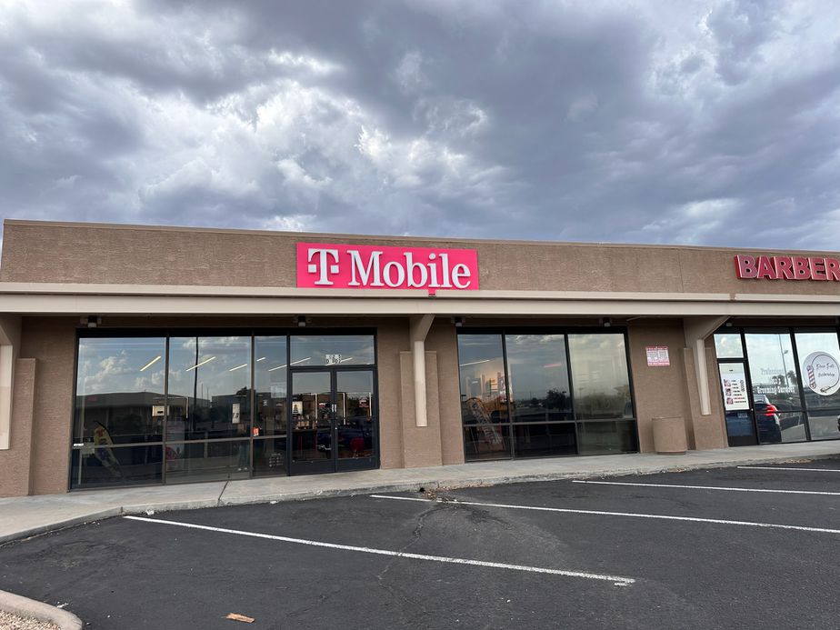 Exterior photo of T-Mobile Store at 28th Dr & N Metro Pkwy E, Phoenix, AZ
