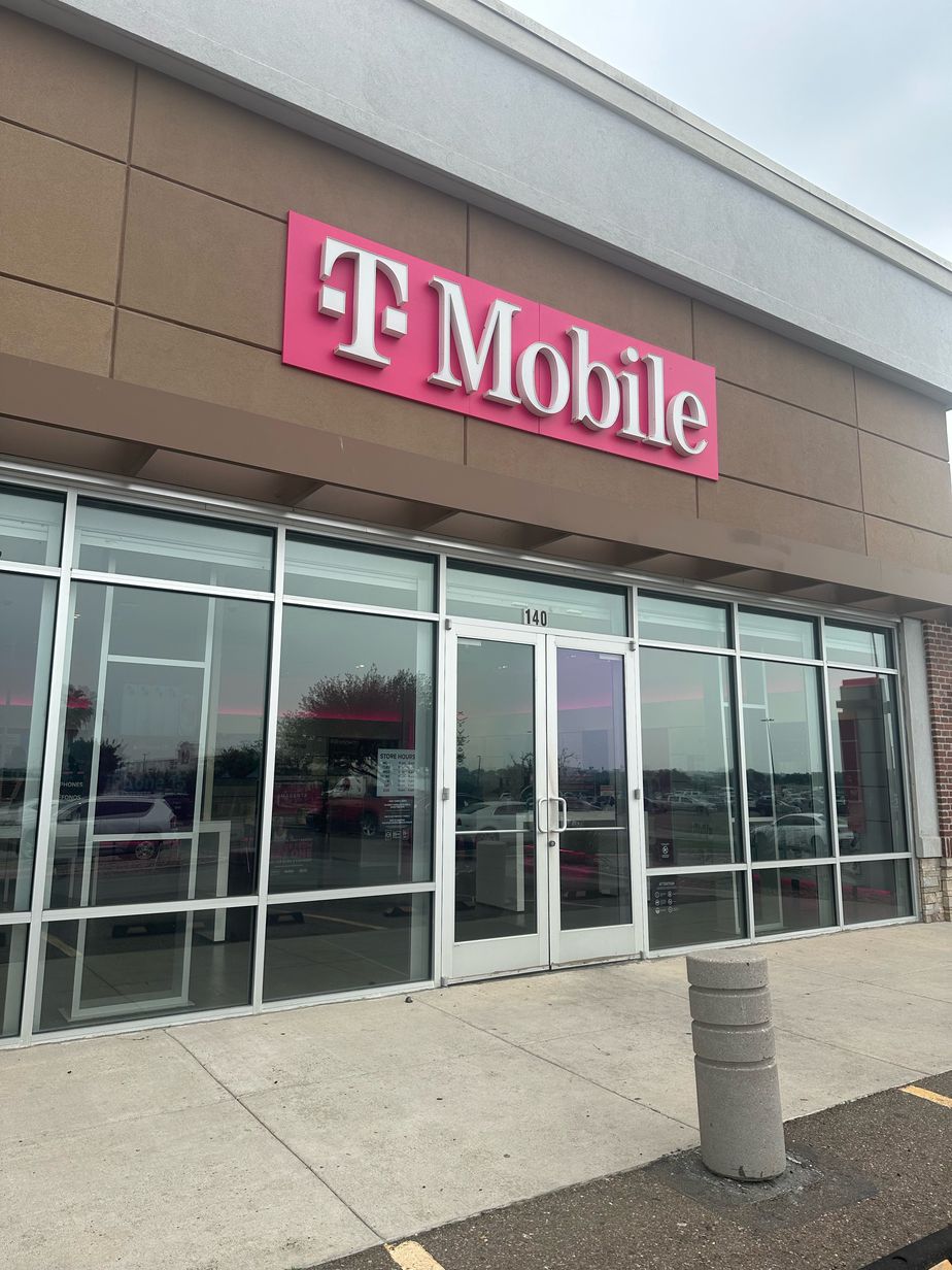 Exterior photo of T-Mobile Store at Bob Bullock & Clark, Laredo, TX