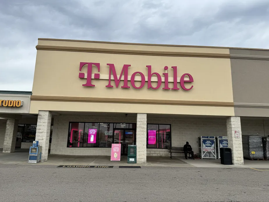 Exterior photo of T-Mobile Store at Cloverleaf Dr & Market Dr, Emporia, VA 