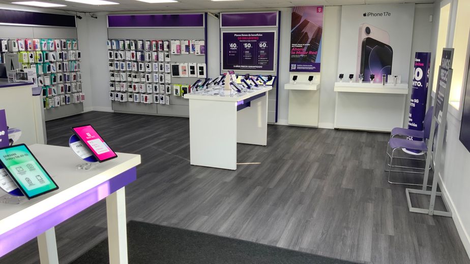 Metro by T-Mobile 3571 W Broad St - 3571 W Broad St 