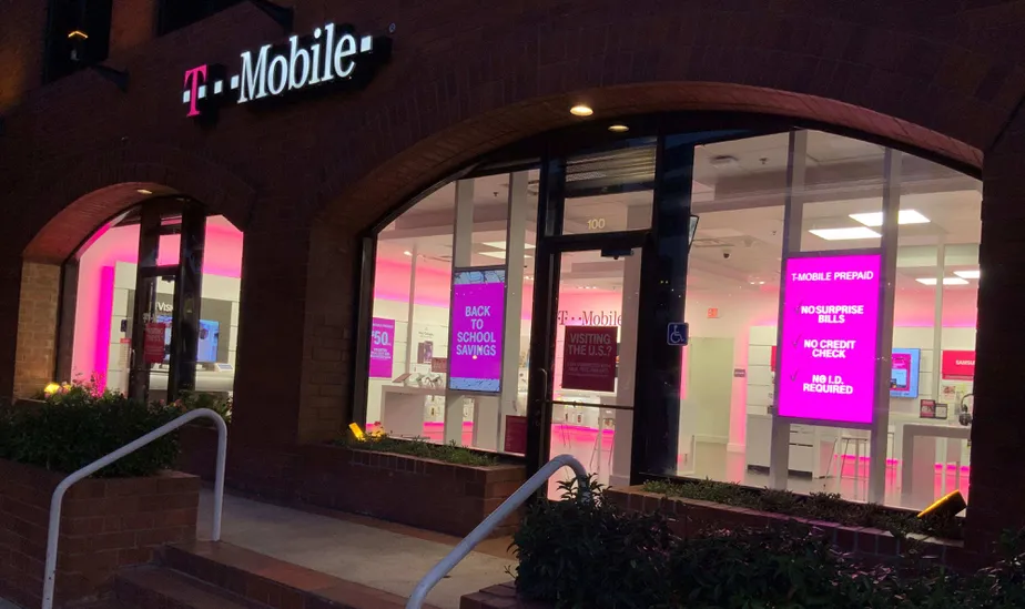 Exterior photo of T-Mobile store at Main & Marine, Santa Monica, CA