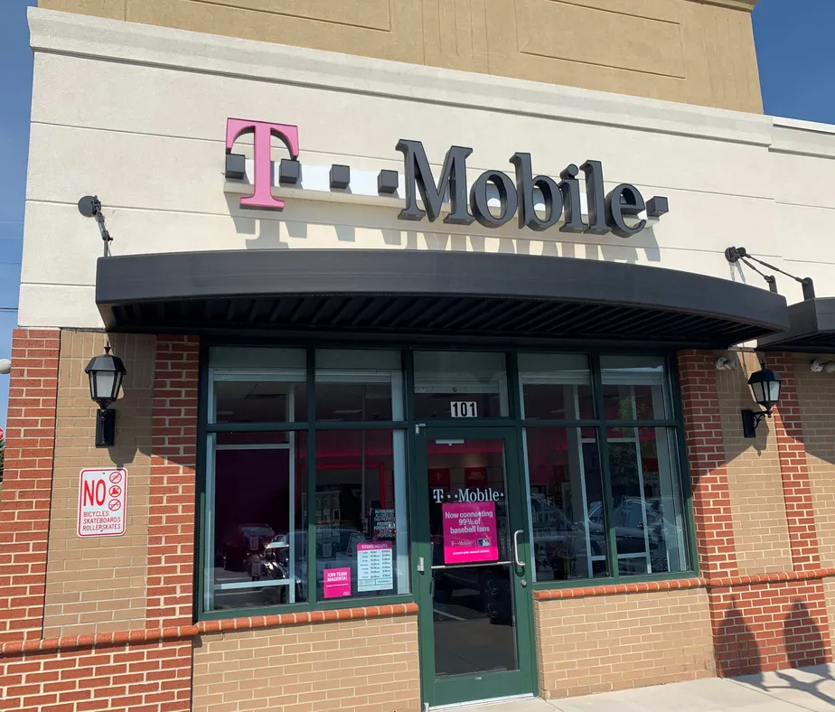 Exterior photo of T-Mobile store at Ardrey Kell, Charlotte, NC