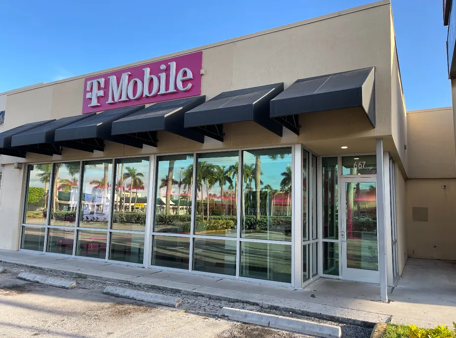  Exterior photo of T-Mobile Store at W 49th St & W 8th Ave, Hialeah, FL 