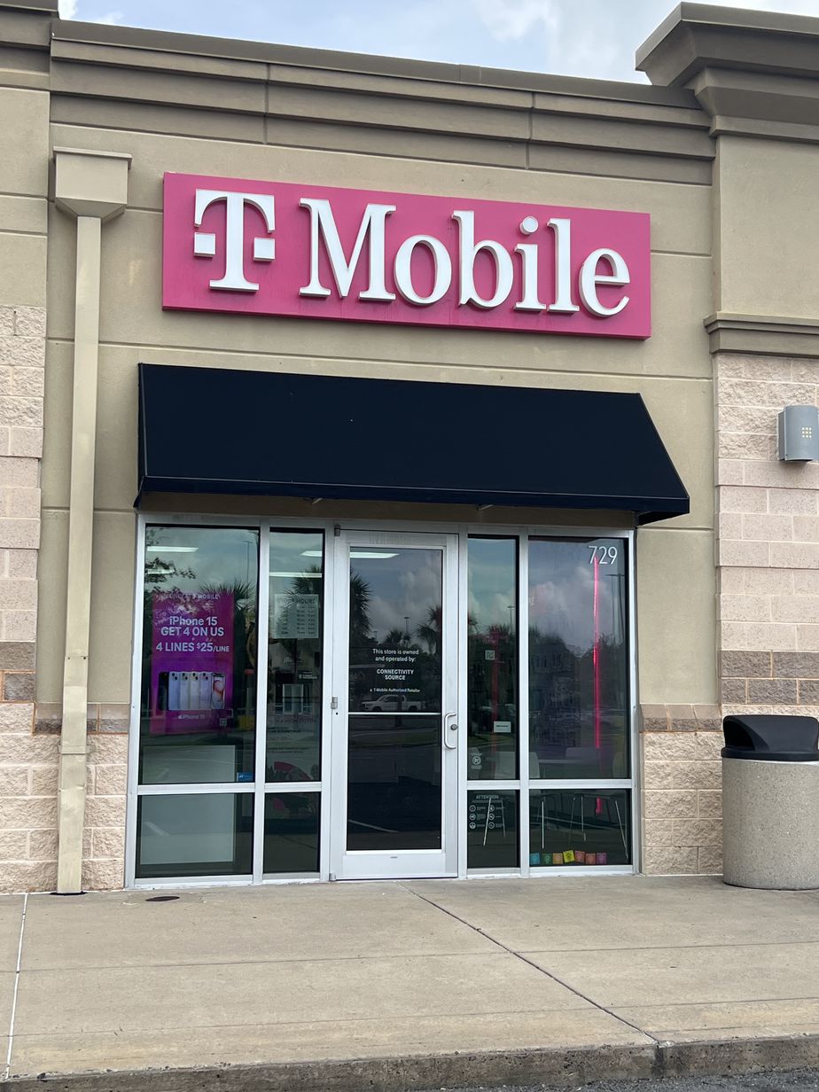 Exterior photo of T-Mobile Store at Glynn Isles, Brunswick, GA