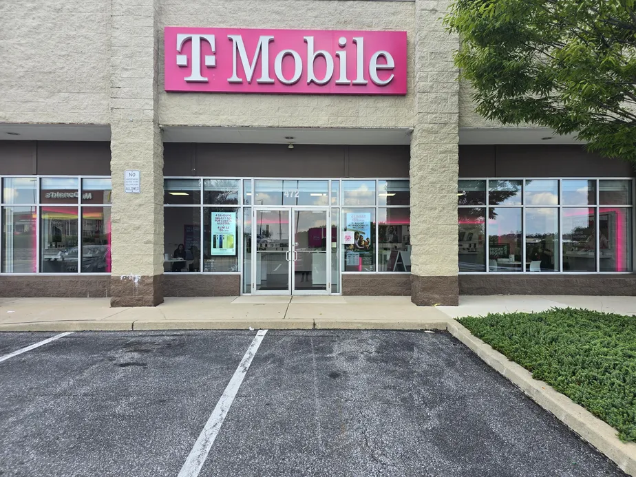  Exterior photo of T-Mobile Store at Shrewsbury Commons, Shrewsbury, PA 