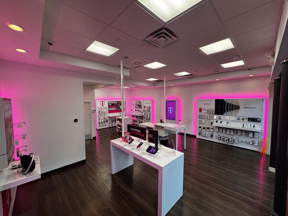 Interior photo of T-Mobile Store at Southern Park Mall, Youngstown, OH
