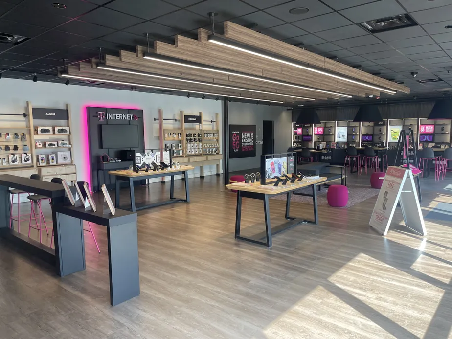  Interior photo of T-Mobile Store at N Lake St & Il 31, Aurora, IL 