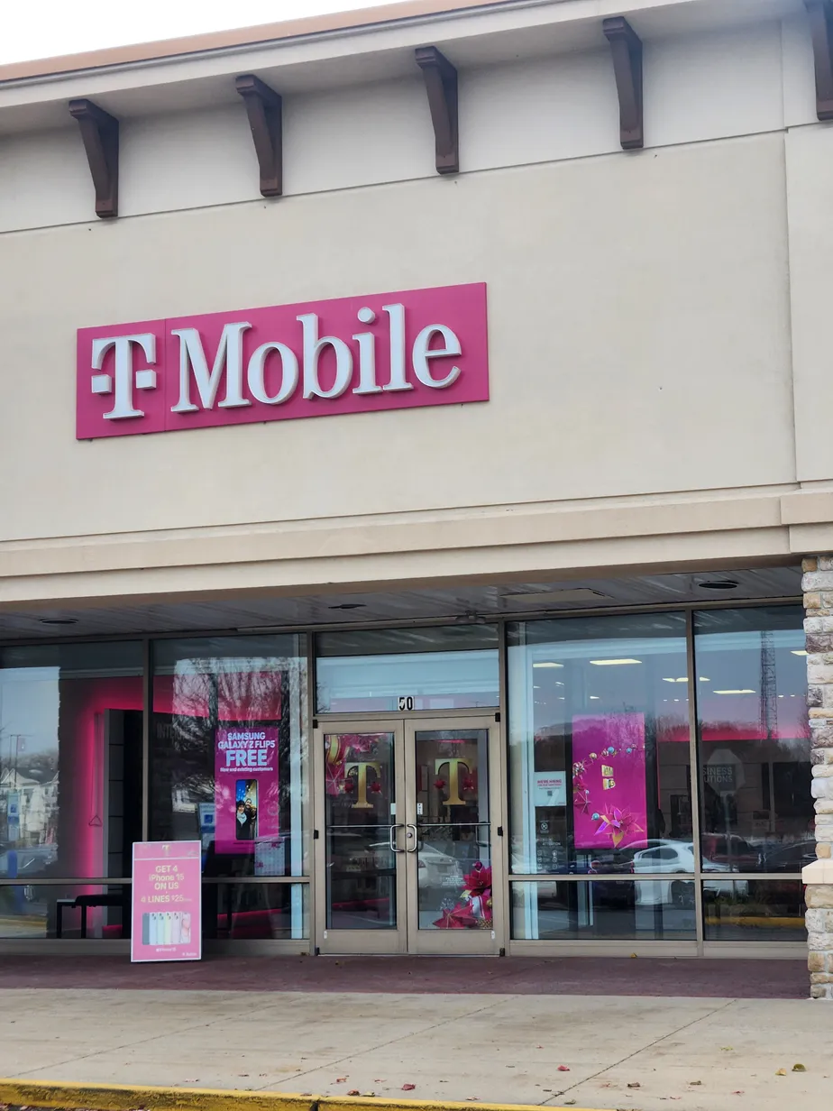 Foto del exterior de la tienda T-Mobile en Mt Laurel - Centerton Square, Mount Laurel, NJ