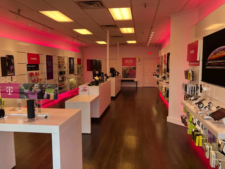 Foto del interior de la tienda T-Mobile en E Martintown Rd & Knox Ave, North Augusta, SC