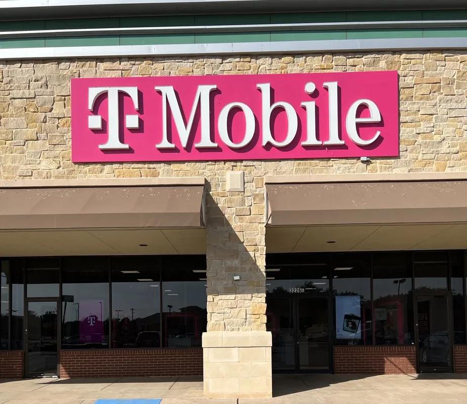 Exterior photo of T-Mobile Store at Clack St & Southwest Dr, Abilene, TX