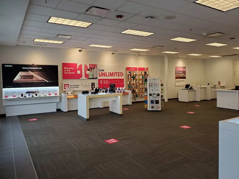 Interior photo of T-Mobile Store at Towne Center Pkwy & S 73rd St, Papillion, NE