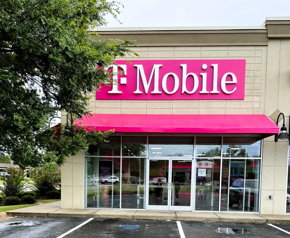 Exterior photo of T-Mobile Store at Florence Cox Crk Pky & Mall Dr, Florence, AL