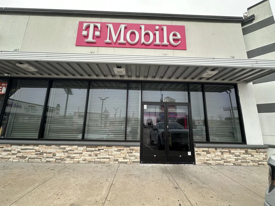  Exterior photo of T-Mobile Store at Hwy 59 & W Bellfort, Houston, TX 