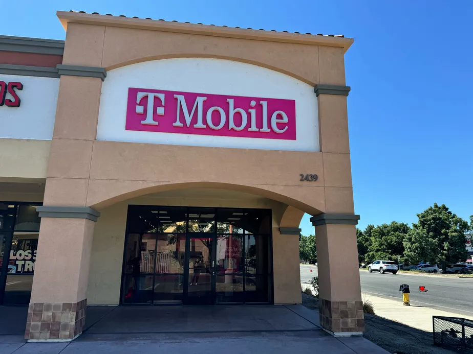  Exterior photo of T-Mobile Store at Florida & Gilmore, Hemet, CA 