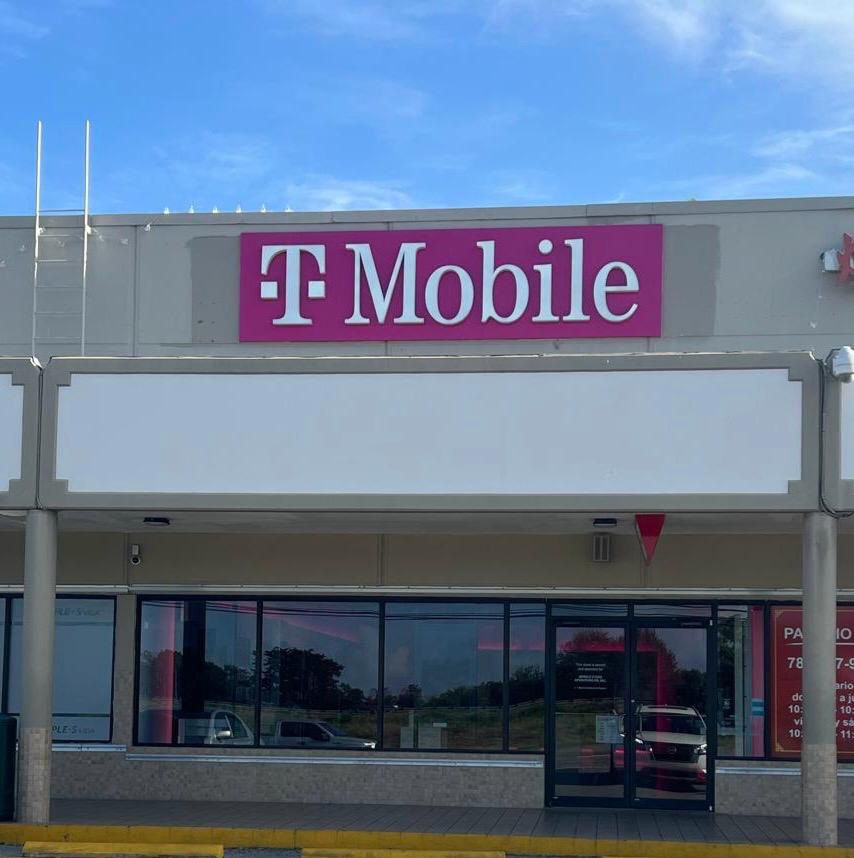Exterior photo of T-Mobile Store at Plaza Juana Diaz, Juana Diaz, PR