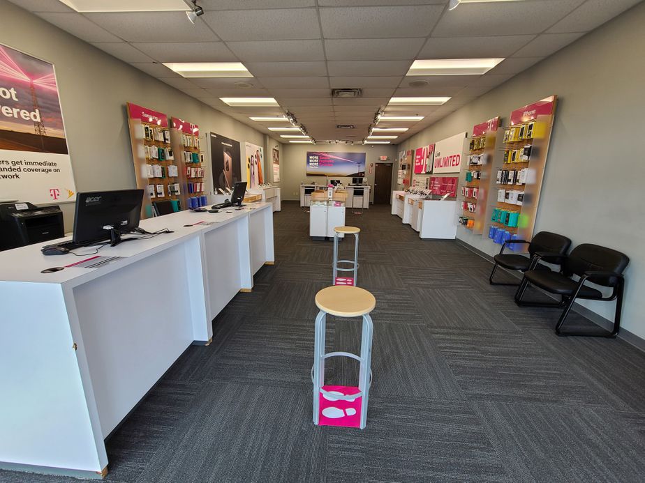 Interior photo of T-Mobile Store at Blue Spruce Way & Wm Penn Hwy, Murrysville, PA