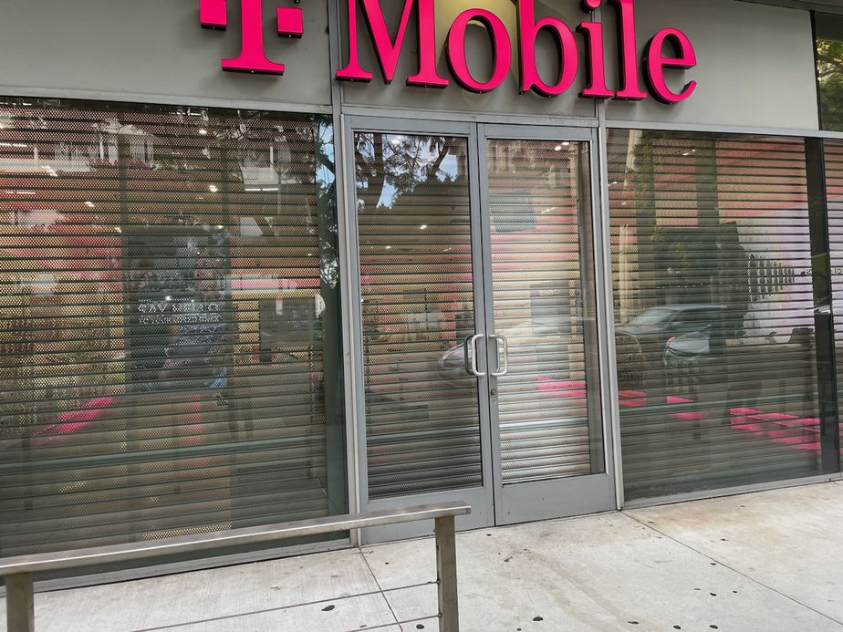 Exterior photo of T-Mobile Store at Wilshire Blvd & Vermont, Los Angeles, CA